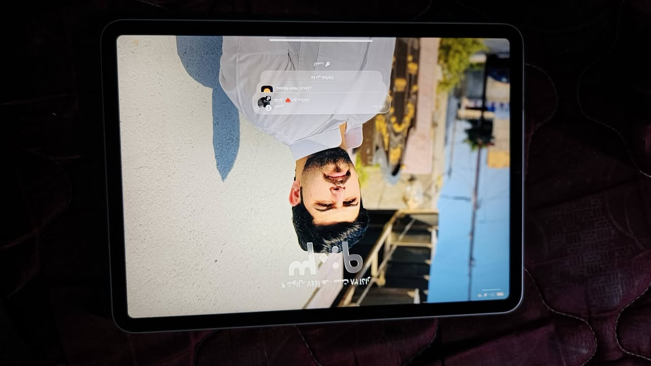 سلام عليكم ايباد 11 m2 حجم 11انج ذاكره 256
الجهاز نضيف كلش مثل ما موضح بل شاشه ++ هذا الحتكاك ع شاشه ما ماثر عليه واسئل وين ما تريد واني دا العب وافتح بي بثوث كلشي بي طبيعي  ومصورلك فديو توضيح 
***********
