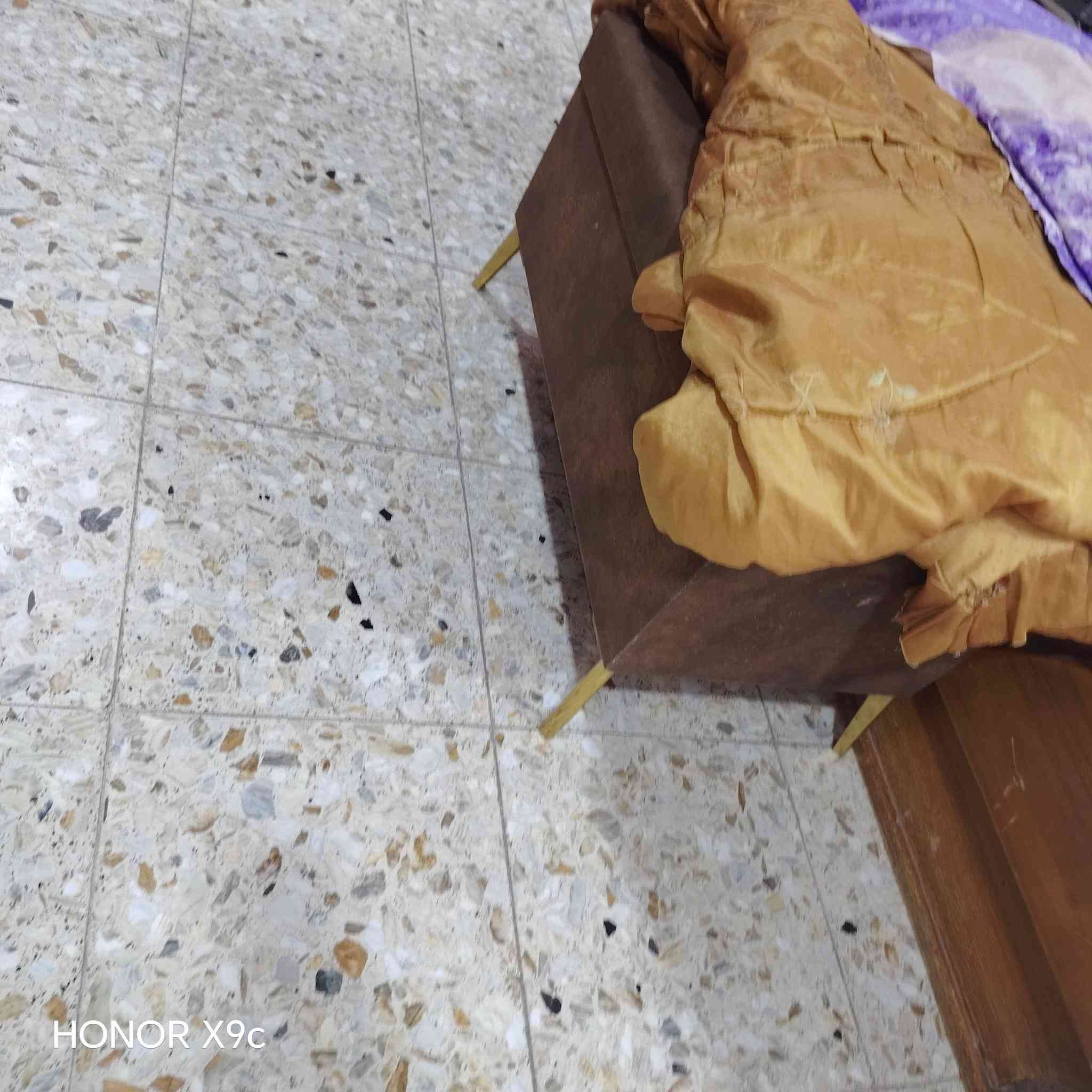 سلام عليكم غرفه نوم صاج توصا تكمه للبيع 
واكو مراوس بغرفه تركي 
للتواصل عبر الرقم التالي 
***********
