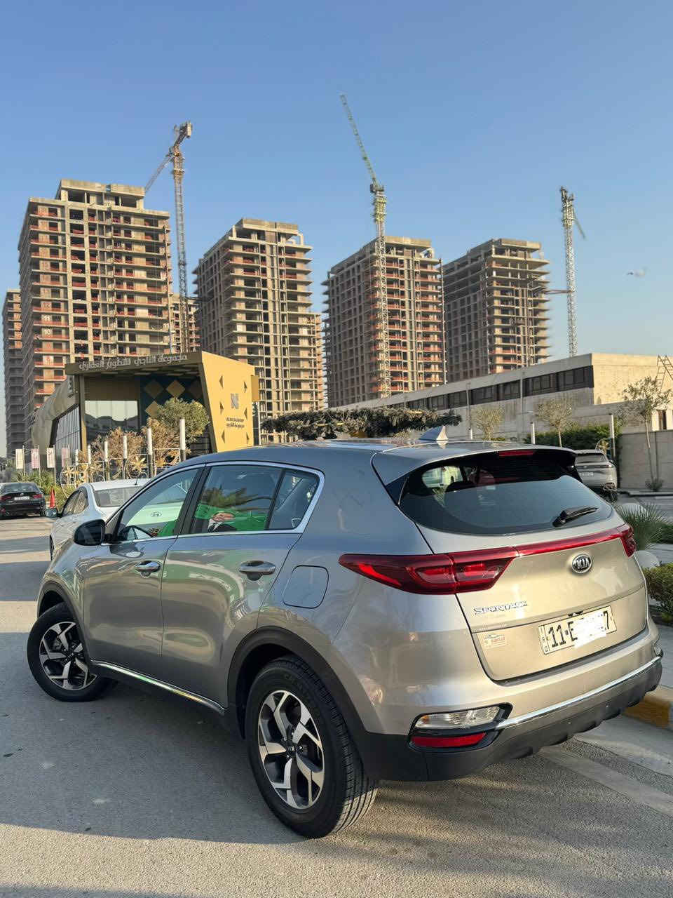 بسم الله الرحمن الرحيم 

السلام عليكم 

للبيع كيا سبورتج موديل 2020 
السياره رقم بغداد ماشيه 44mil الف ميل

مواصفات السياره :

١- شاشه كامره 
٢- فور ويل
٣- لايت لد نهاري 
٤-تحكم ستيرن جهتين
٥- تبريد قطعتين
 
ضرر السياره كما موضح بالصور 

تبديل وصبغ البنيد والجاملغ الايمن 
🍃اريباك سترين فقط 

وتعديل باب السايق وصبغه
والباب الخلفي صبغ اثر شخوط أثناء النقل 

التصليح درجه أولى على ايدي كصيتها من امريكا

السياره بعد احلى من الصور ونظيفه كلش

السعر 🍃 152 🍃

مكانها بغداد 

للتواصل الرقم 

***********
