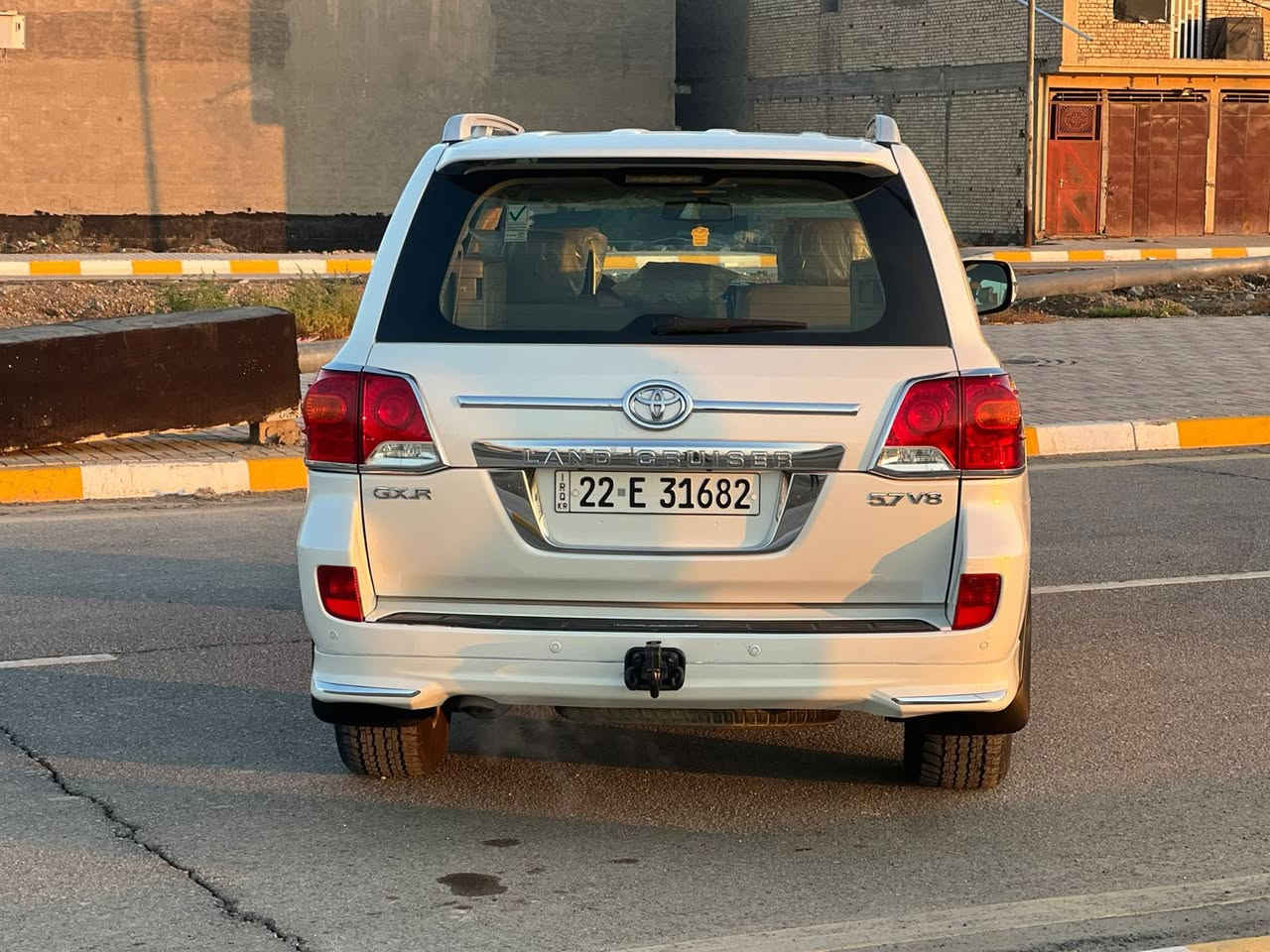 السلام عليكم للبيع موديل 2014 فول محرك 8 4600  السيارة حلوه بيها بارد بس شي بسيط عنوان وأسط الصويرة شركة الزبيدي السعر 385 
***********
