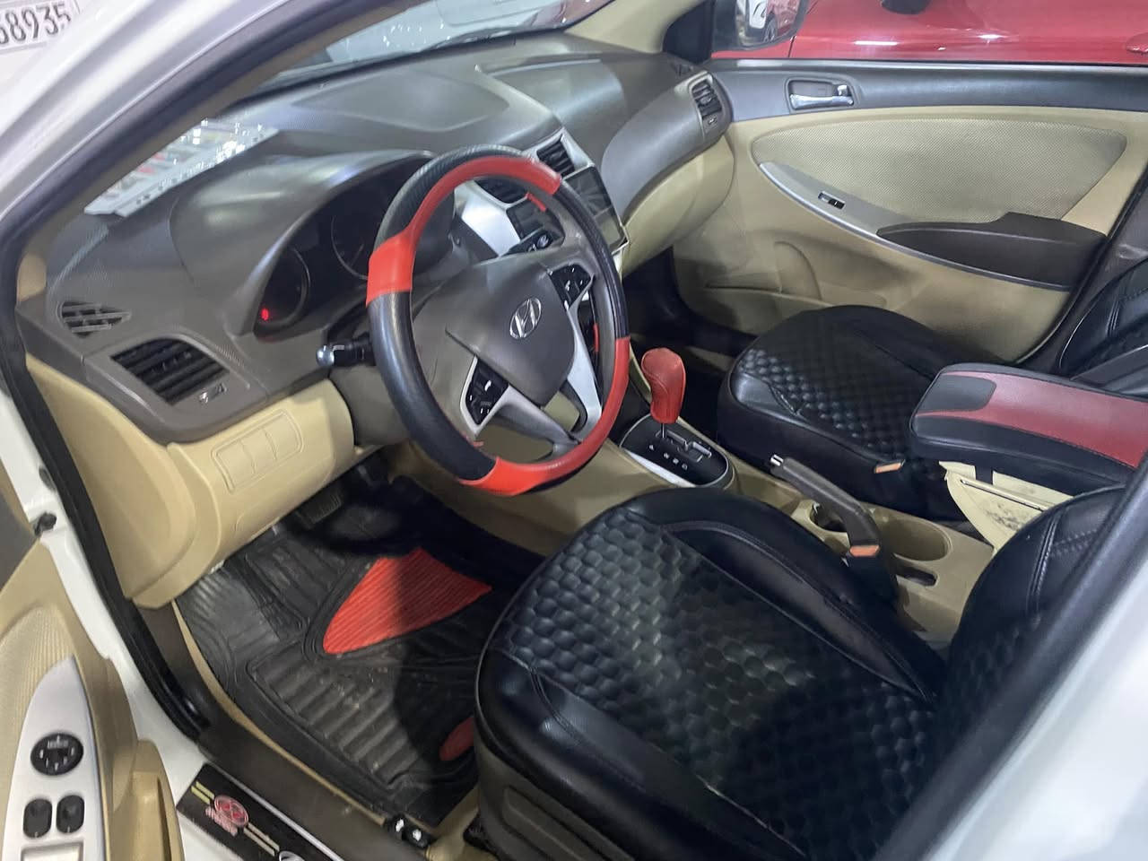 اكسنت موديل ٢٠١٥ خليجي محرك ١٦٠٠ ماشيه ١٠٠ بيهه ٤ قطع صبغ بدون دواخل سعر ٩٣ اتصال ***********
