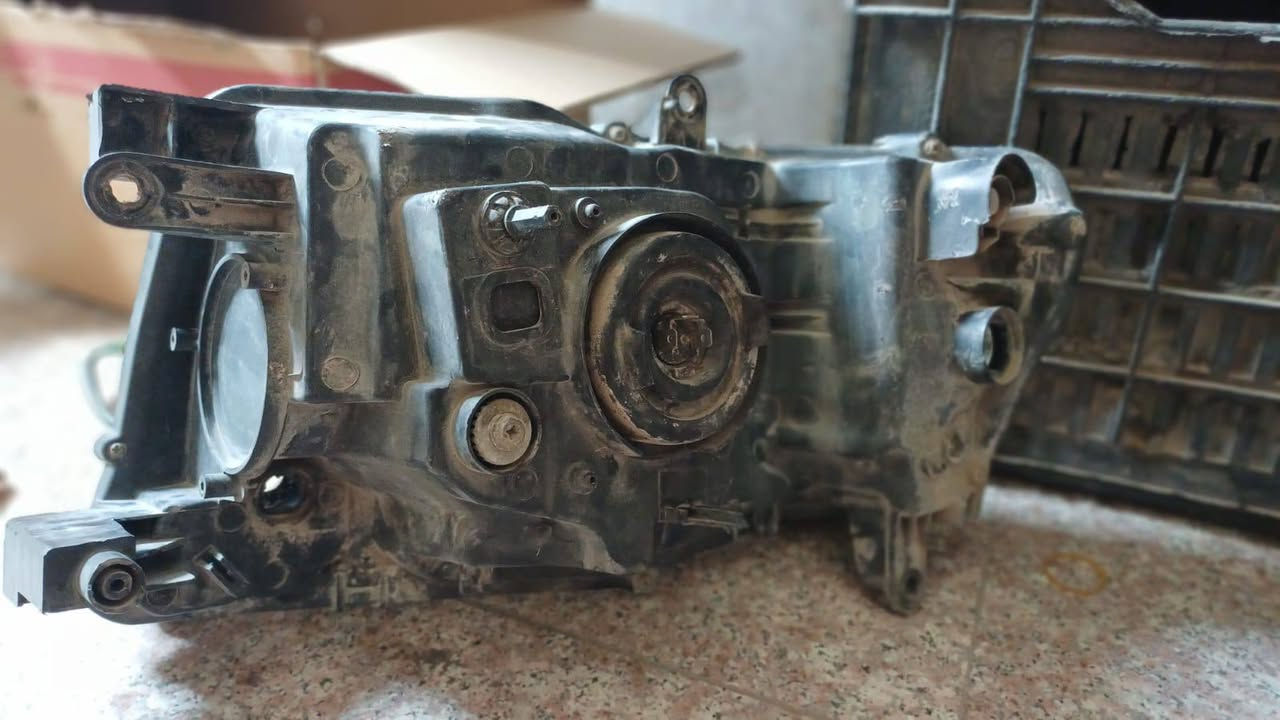 عندي زوج لايتات مال نيسان باترول ٢٠٠٨
واتر بم اشتريته مال تفصيخ عود شديته على سيارتي ما نشد للبيع قيمهن واخذ 
مكاني بغداد 
***********
