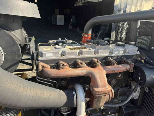 بيركنز ٢٠٠ كيفي مستعمل ٢٠٠٠ ساعه جديد بشرط الحمل وما مفتوح  *********** واتساب ماسنجر
