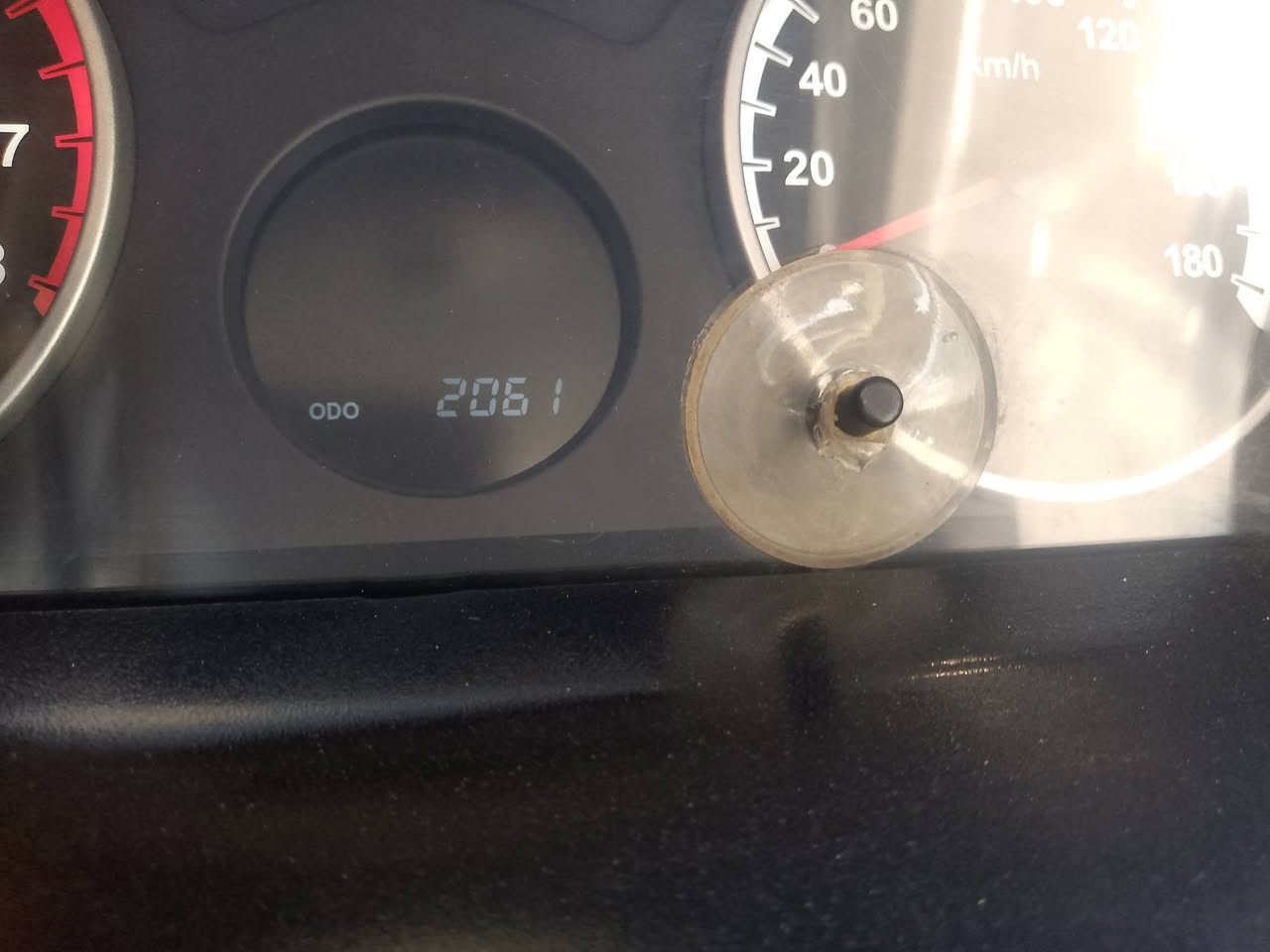 السلام عليكم سايبة للبيع موديل 2025 بسمي مكفولة سابقن بس  طك عليهة بل تيزاب موضح بل صورة ماشية 2000 سبير مانازل
سعر 73 وبيهة مجال ***********
