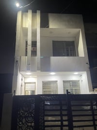 بيت للبيع بمساحه١٠٠متر واجها٥نزال٢٠ بيت درجه اوله  بناء٢٠٢٤ قاطين نضاف...