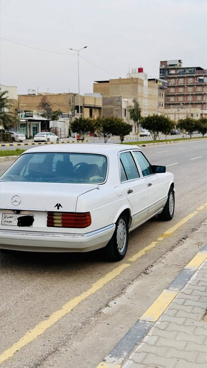 السعر 55قفل قفل  موديل 1990 اصل مرسيدس. رئاسي فول مواصفات كير ومكينه جدد شادله سحبه جديده عنكبوت ونوزلات ودكشن كامل مال حاويه غرفه جديده زركه مخمل بلاديه كهربائيه وكشنات كلهن شغالات اريل كهرباء دبل هورن سلايد شغال بس وحده من السكك مكسوره رقم بغداد هزه جديده ستوني مسويه راعيه بغداد بس ما اندله اكفله سرقه وعشاير صارله هواي عدنه السياره عليه غرامه 400 ألف تنخصم من السعر مكاني نجف *********** أو *********** اتصل وبيك خير وتدلل مكلف بنشر
