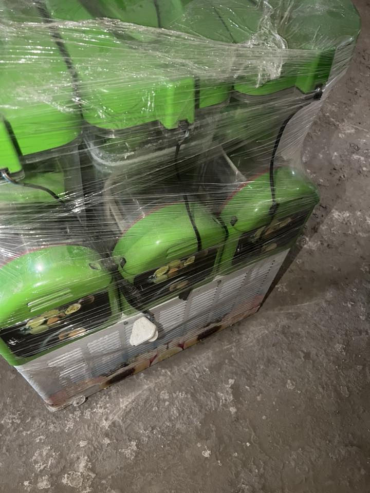 سلام عليكم مكينه تلاث احواض سلاش هوسك تركي نضيفه جدا استخدام قليل مكاني بغداد ***********
