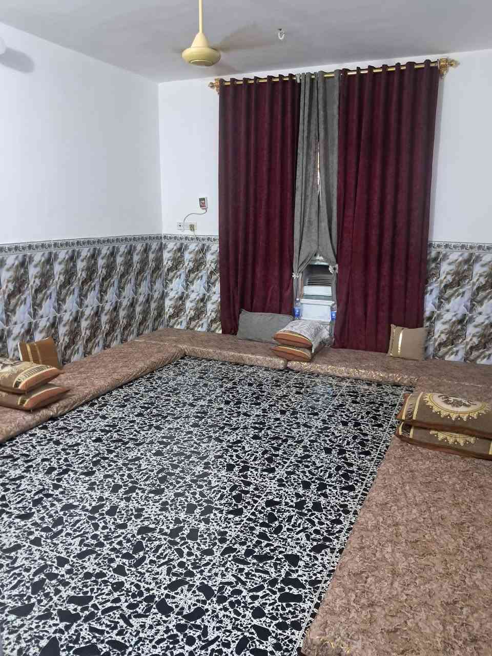 سلام عليكم
دار للبيع الحصوه منطقه ٦٠٠٠
بيت ركن طابقين بناء حديث 
٤ غرف نوم 
٢ حمام 
٢ مطابخ 
وباقي كامل مكمل اي نقص مابي 
الاستفسار اتصل او وتساب 
***********
