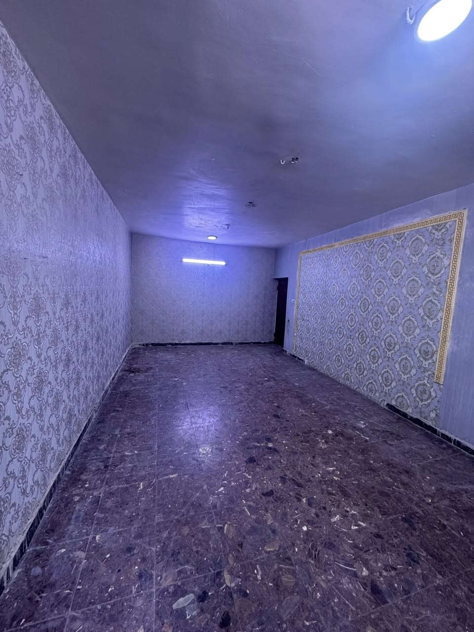 للايجارالسيديه بيت 150يحتوي على ثلاث غرف نوم ثنين كبار وحده صغيره صاله كبيره مطبخ كراج حديقه للاستفسار ***********
