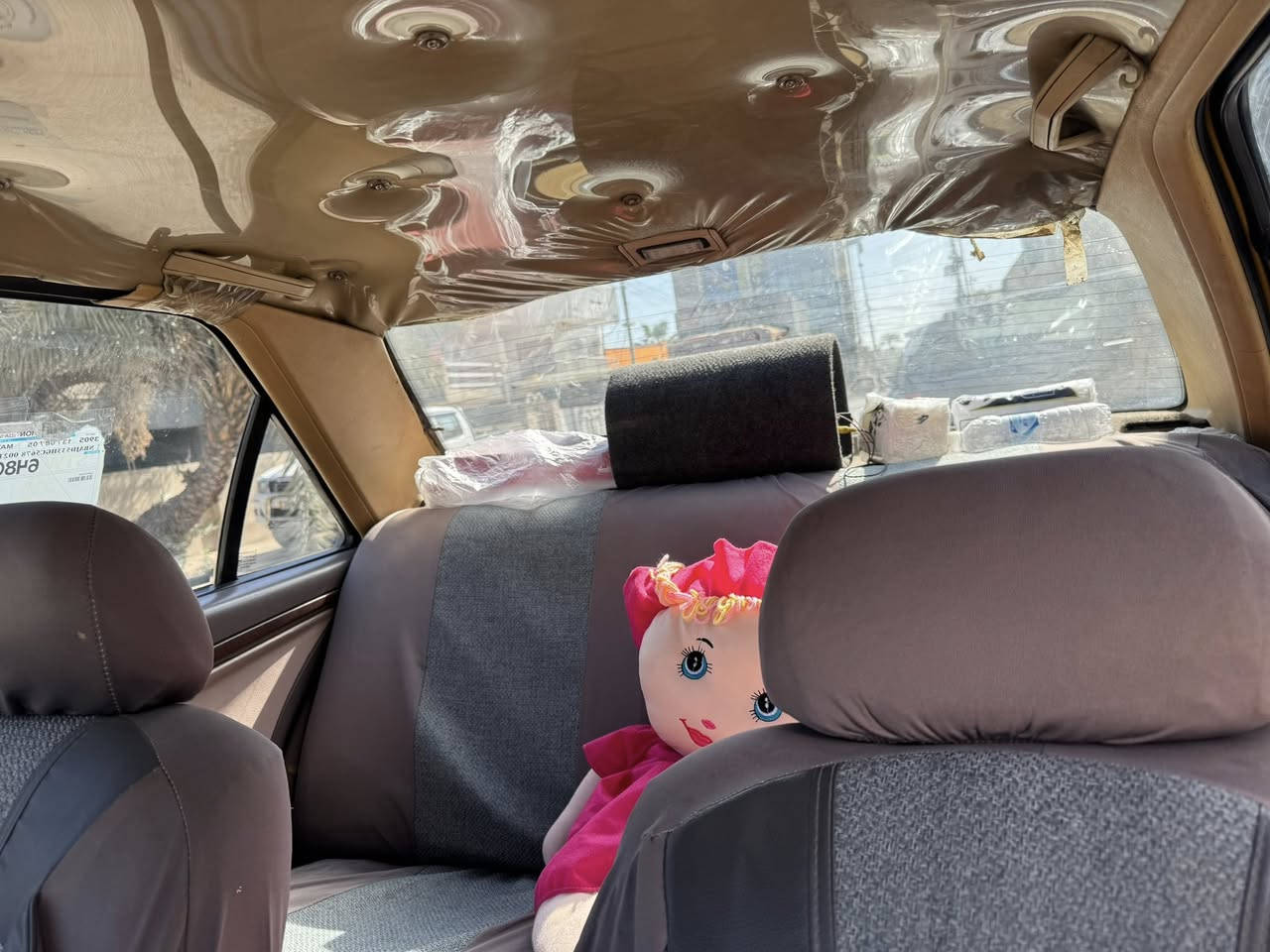 السلام عليكم بيجو 405مديل 15السياره حلوة رقم انكليزي جديد السياره لا ضربه ولا صبغ و مكفولة فط شخط في صفحة السياره و مكان قفل الصندوق بي ضربه خفيفه موضح بالصورة كولش حلوة السياره بيهة تبخير بس بالمعدل ما بيه لا دخان ولا شي فقط من توكف اكثر من 5دقايق يصير بيهة دخان السياره كولش حلوة السعر 43وبيهة مجال قليل 
***********
هاتف وواتساب متواجد
