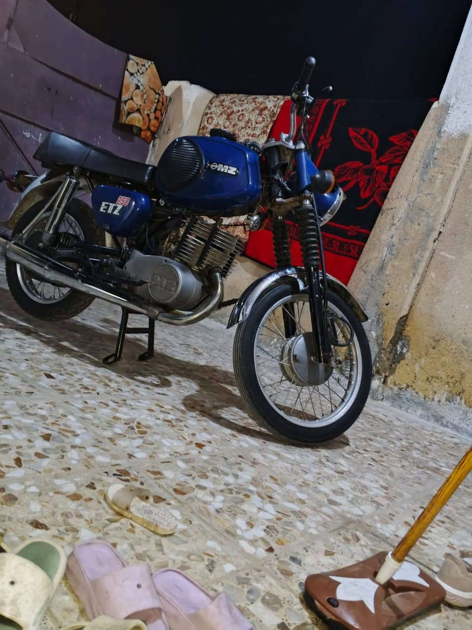 سلام عليكم دراجة MZ موديل 81 مواصفاتهة لحيم بس بل خشم و كصة 3 بدون اوراق سعر 850 الف المكان بغداد الحسينية الراشدية مسقط الشراي يتصل عل رقم ***********
