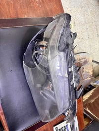 لايتات • موديل ٢٠٠٨ • واحد مكسور