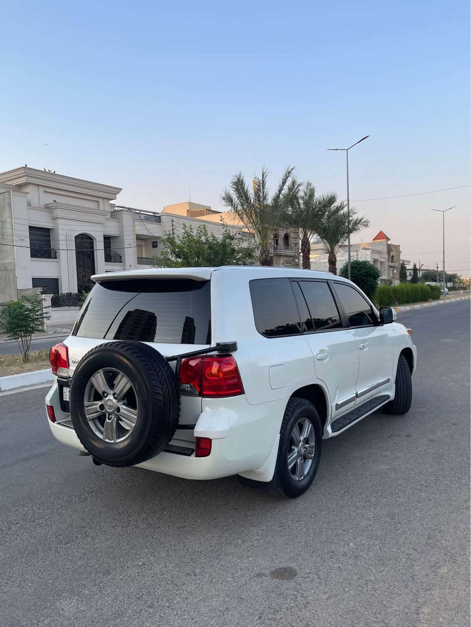 وەنەوشە دەبل سپێری2014 شەش پستۆنی  GX ی فولی سڵاید  بێ بۆیاخ ٢ ساردی بچوکی هەیە  و مەکینەی نەکراوەتەوە ٢٠٠ هەزار حەقیقی رۆشتووە ، نمونەیە لە جوانی سەیارەکە لۆک لۆکە هەموو گیانی بە شەرت چوار تایەی نوێی لە ژێرە
نرخ  ٣٣٥ وەرەقە و کەمیک مەجال  
ژم *********** 
…….
لاند کروزر ٢٠١٤ دبل سبیر ٢٠١٤  ستە سلندر GX فول سلاید بدون سبوخ سیارە جدیدە بس مکانین بی بارد صغیر محرک مامفتوح کلە بشرط 
سعر ٣٣٥ شویە مجال 
رقم  *********** أربيل, العراق
