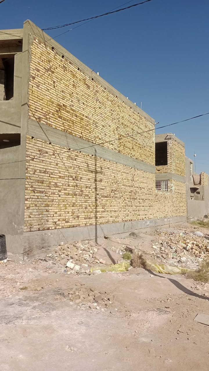 سلام عليكم بيت للبيع طابو صرف مساحته 125م 
العنوان كفل شارع عشرين مقابيل دكتور كاضم بل فرع 
البيت متكون من طابقين بناء طابوك درجى اولى
الطابق الاول كامل و متكون من استقبال ومطبخ وصاله وغرفه ومجمع صحيات داخلي و صحيات خارجيه ومكشوفه والطابق الثاني هيكل  للستفسار هذا رقمي *********** 
البيت مطلوب للسكان 30مليون
