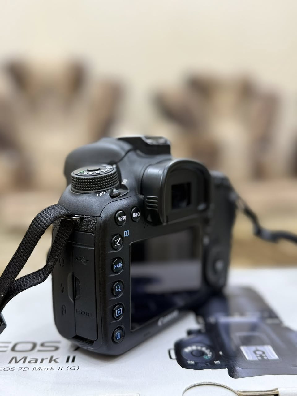 كانون 7D مارك 2 نظيف جداً
عدسه 70_200 دبل استبيلايزر صدار الثالث نظيف جداً ع ايدي كراتين غراضه الاصليات موجوده 
المكان ميسان ***********
