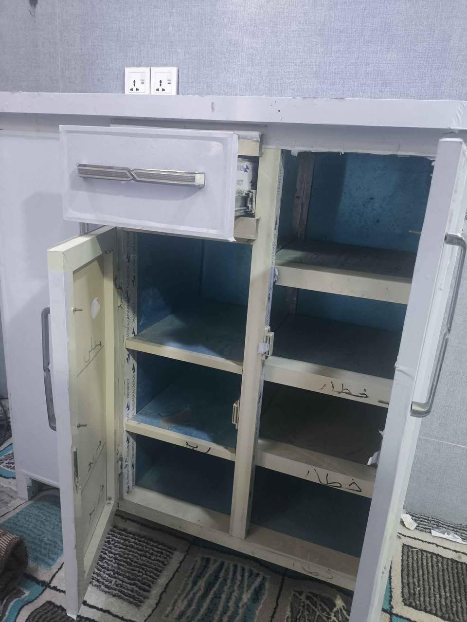 ميز تكمة اصلي نوعية قوية 

يرهم كلشي حسب الاستخدام 
للمطبخ او كجزامة او اي شيء اخر 

المكان 📍 كربلاء مركز المحافظة 
السعر 💸 75 الف كربلاء, العراق


**إذا كنت صاحب هذا الإعلان وتريد حذفه لأي سبب، رجاءا أرسل رسالة إلى الدعم الفني**