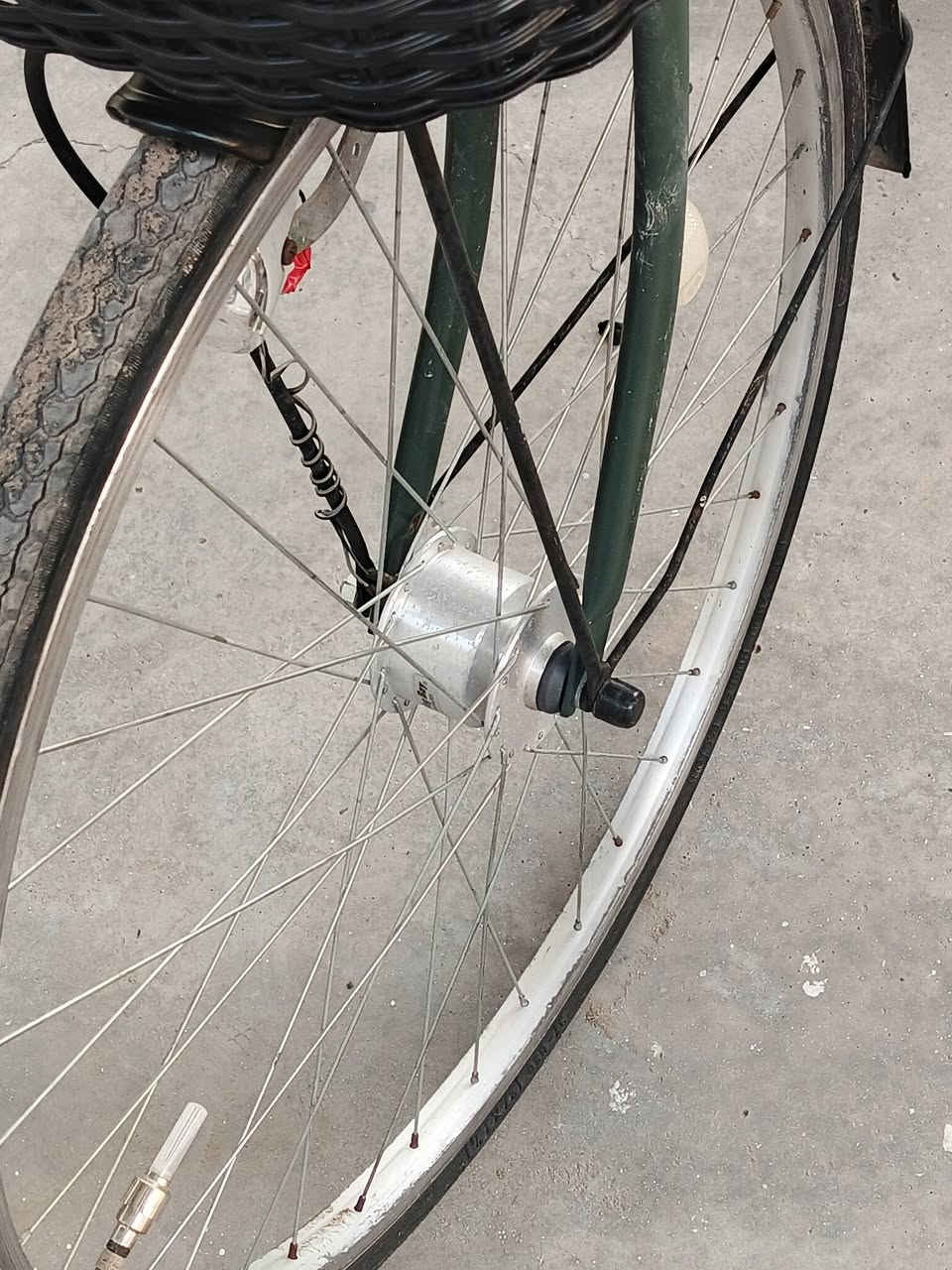 بايسكل للبيع 27 جديد باله السعر 130 بيه مجال مكان بابل مشروع المسيب ***********
