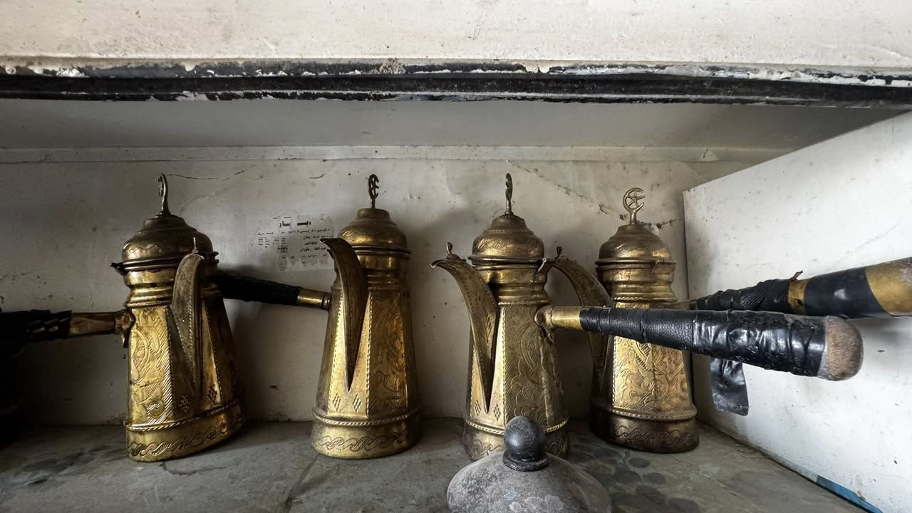 كامل للبيع  احبائي #للبيع_كامل المكان موصل
- كرأسي عدد 482 جديدات 
- طبلات عدد  236 جديدات 
- خيم عدد 3 جديدات مع الحديد كامل ومع كهربائياتهم كامل نوع القماش الخارجي ياباني نوع فاخر 
- مشاعل 8 مشعل جديدات شغلات كامل 
- جداري طخمات عدد 9 مع جداري صغار اثنين  مع كافة مستلزمات الطبخ كامل  
- قواري شاهي 6 كبار وقواري 6 صغار كلهم جديدات مع عدد 2 من الدلة جديدات كامل
- مناسف الفافون 285  عدد جديدات 
- ومناسف ستيل 125 عدد  جديدات
- مغاسل 3 كاملات جديدات
- سماعات ثلاثه اثنين مكبرات وواحد ديجاي
- ميز طعام 30  عدد
- للبيع كل الأغراض كامل أو نصف 
-الأغراض جديده بالكامل لم تستعمل الا مرتين او ثلاث 
- للأستفسار أو السؤال الاتصال على الأرقام التالية
- 🔴 ***********
- 🔴***********
