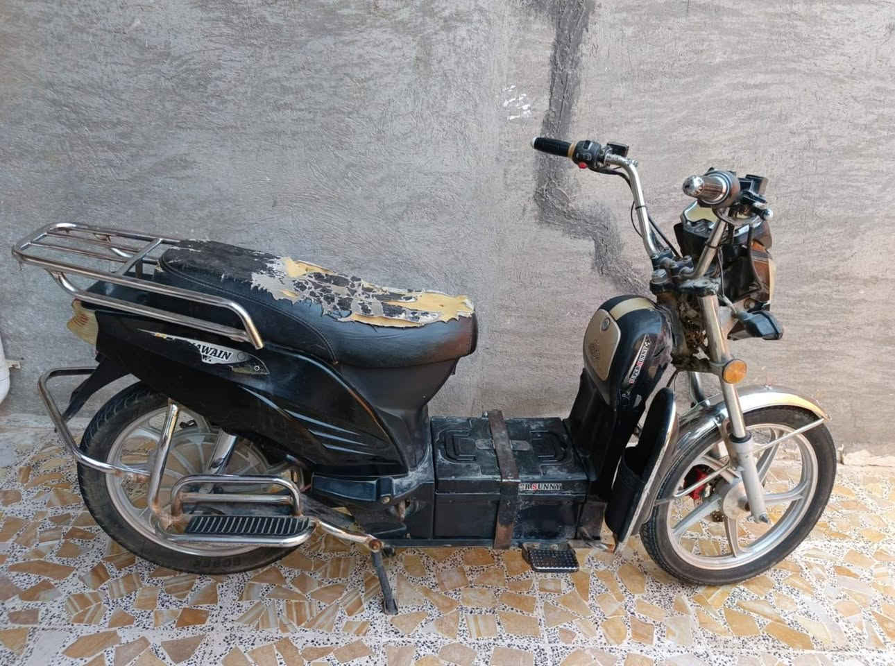 سلام عليكم

موطور هارلي موديل 23 للبيع كهربائياته كله شغاله اي نقص مابي تايرات جداد بطارياته يقران فوك النص وين مايعجبك روح بي ولا يوكفك سعر 250 وبي مجال
مكاني فلوجه 
استفسار على رقم ***********
