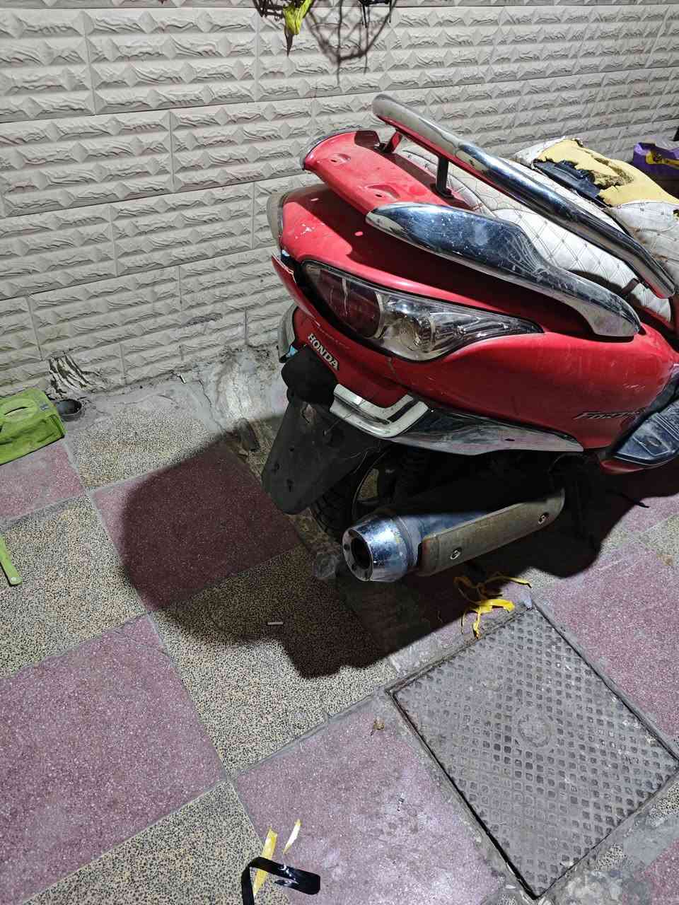 دراجه فورزه 08 مابيها شي كهربائياته بطاريه بس مشكلته السلف مايشتغل شكد مااريد اشغله مايشتغل مكينه مجفته دراجه للبيع رايده ب700 الف وبي مجال الشراي يتصل ع هذا الرقم ***********
