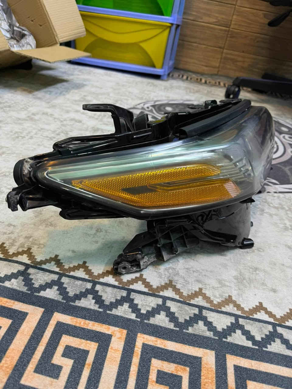 لايت كامري xse جهة الصدر اليمنة نضيف كلش لا كسر ولا شخط اصلي سعرة 125 وبي مجال للاستفسار ***********
