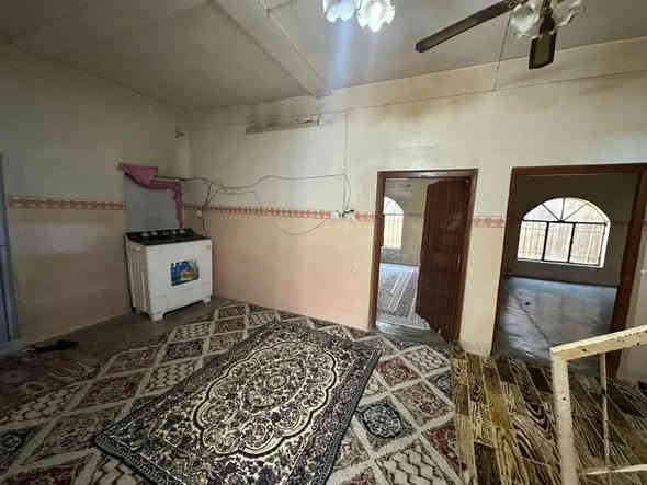 دار للبيع 200 متر طابو ملك صرف باسم شخص واحد في قادسية الثانيه - قرب اسواق مجيد 
السعر : 112 مليون وبي مجال 
***********
