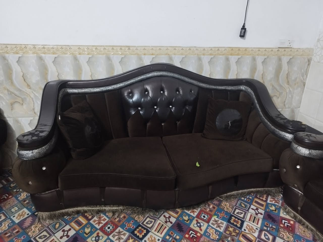 تخم قنفات 10 مقاعد تسكام و ثقيل
ما بي ضرر كلش حلو و مريح سعره 250 الف 
مكاني كربلاء حي الغدير الكراج الاخير 
للاستفسار ***********
