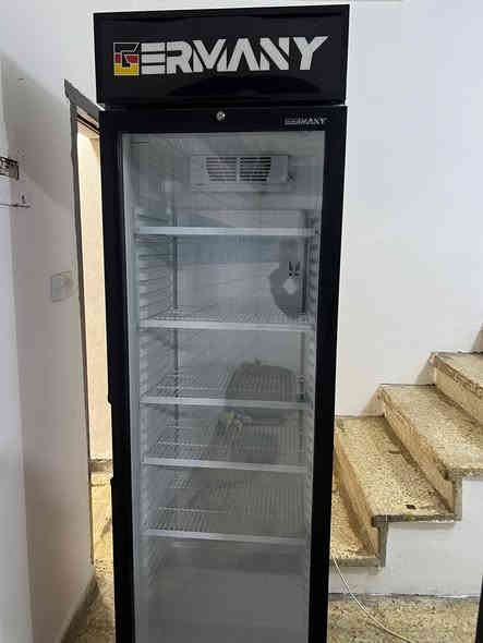 السلام عليكم عارضة مشروبات للبيع نظيفة جدا مستخدمة شهر واحد فقط الحجم 358 لتر نوع جيرماني الصناعة تركية السعر 550 الف وبيها مجال قليل للتواصل *********** موصل حي الزراعي
