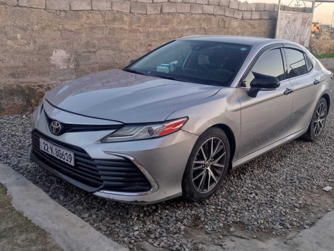 كامري 2022  رقم اربيل دولي باسمي 
فول مواصفات عدا الفتحه
رادار...تحديد مسار 
توقف ذاتي..نقطه عمياء 
حساسات امامي وخلفي 
كامره ..تحكمات 
بصمة تشغيل +بصمة ابواب 
محرك 4سلندر..
بيها رش جاملغ امامي بدون دواخل شرط 
سياره ماشي 69kmوضع الشركه مابيها اي نقص
السعر 212 وبيها مجال..
مكان السياره الموصل ربيعه 
***********واتساب
غير متواجد عاالفيسبوك
