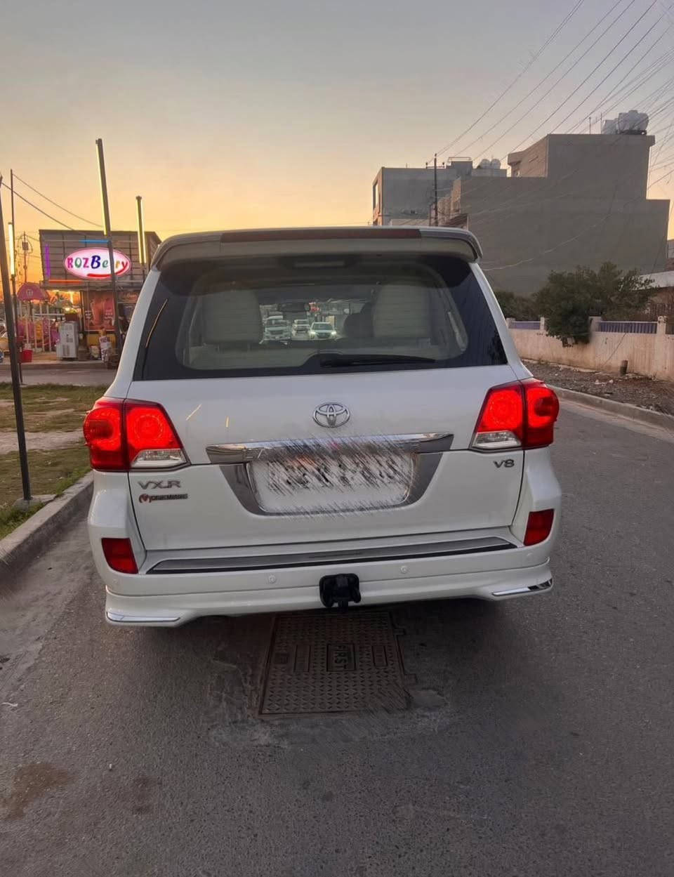 ﷽
لاندكروز ( 2013 ) فكساره VX.R

مواصفات :- فكساره - 8 سلندر - محرك 4600
كشنات كهرباء - كشنات تدفئه وتبريد - 4 بصمات
ماشيه (85) الف حقيقي
السياره جديده ومكفوله من كل شي 
مرقمه ( اربيل )
مكان السياره ( بغداد  )

***********
