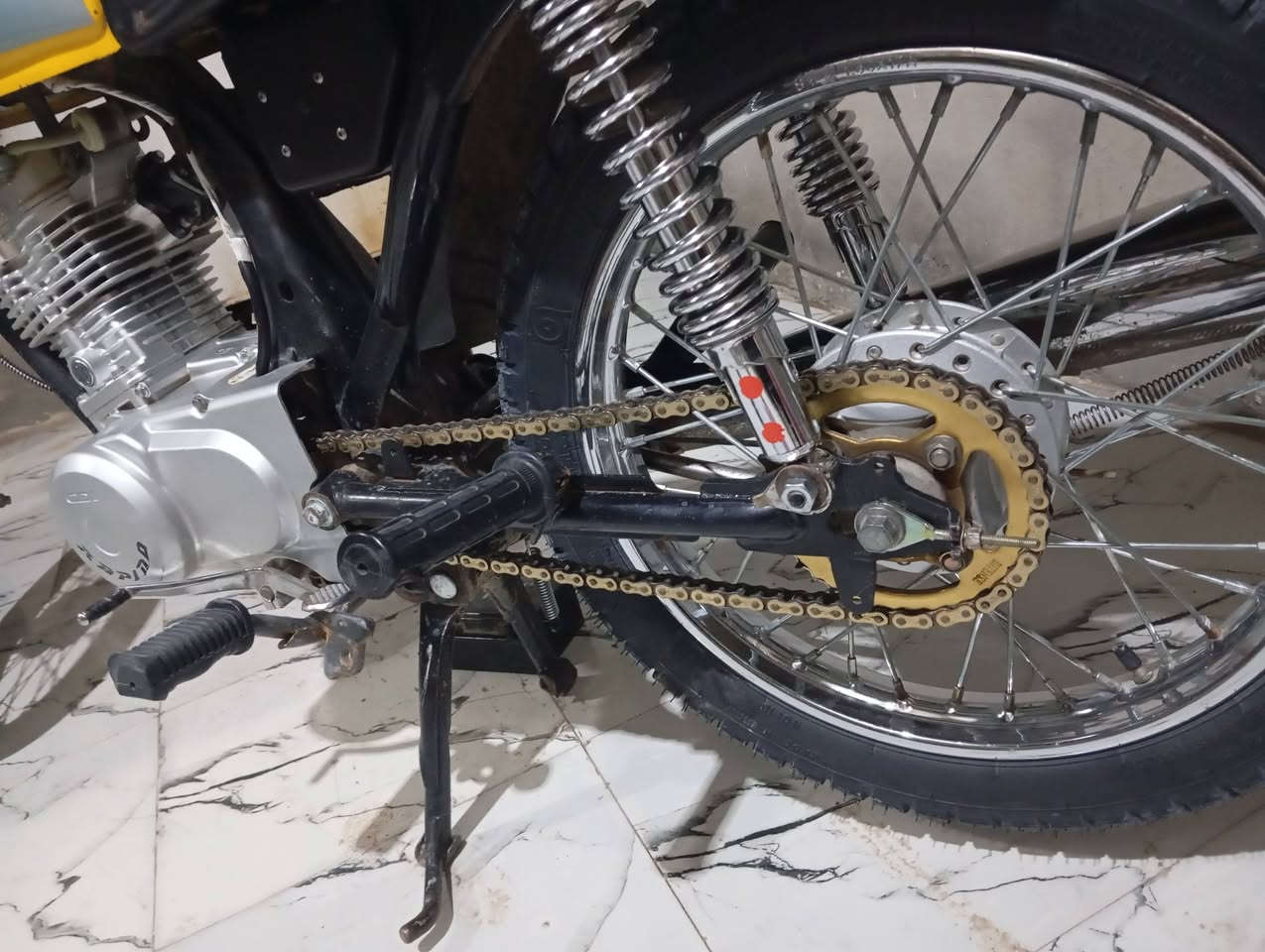 السلام عليكم دراجه رابيدو للبيع 
(اوراق اصولي) 
بوري رفيع بلاد
شلعه ومعدل 
مكاني حله شارع 80 يم مخبز مهند
السعر ب 625 وبيه مجال 
رقمي ***********
