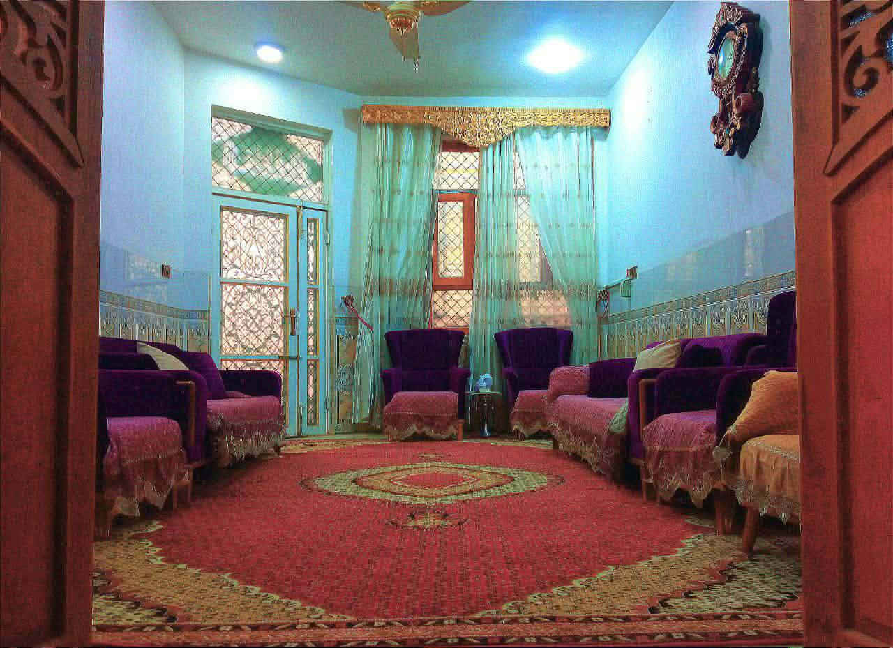 اللهم صل على محمد وال محمد. بيت مساحه 200متر خدمات كامله مي كهرباء مجاري ثالث بيت عن الشارع العام حي الاكرمين شارع الشموع .طابو صرف . بناء درجه اولى.. للتواصل الاتصال على الرقم ***********
