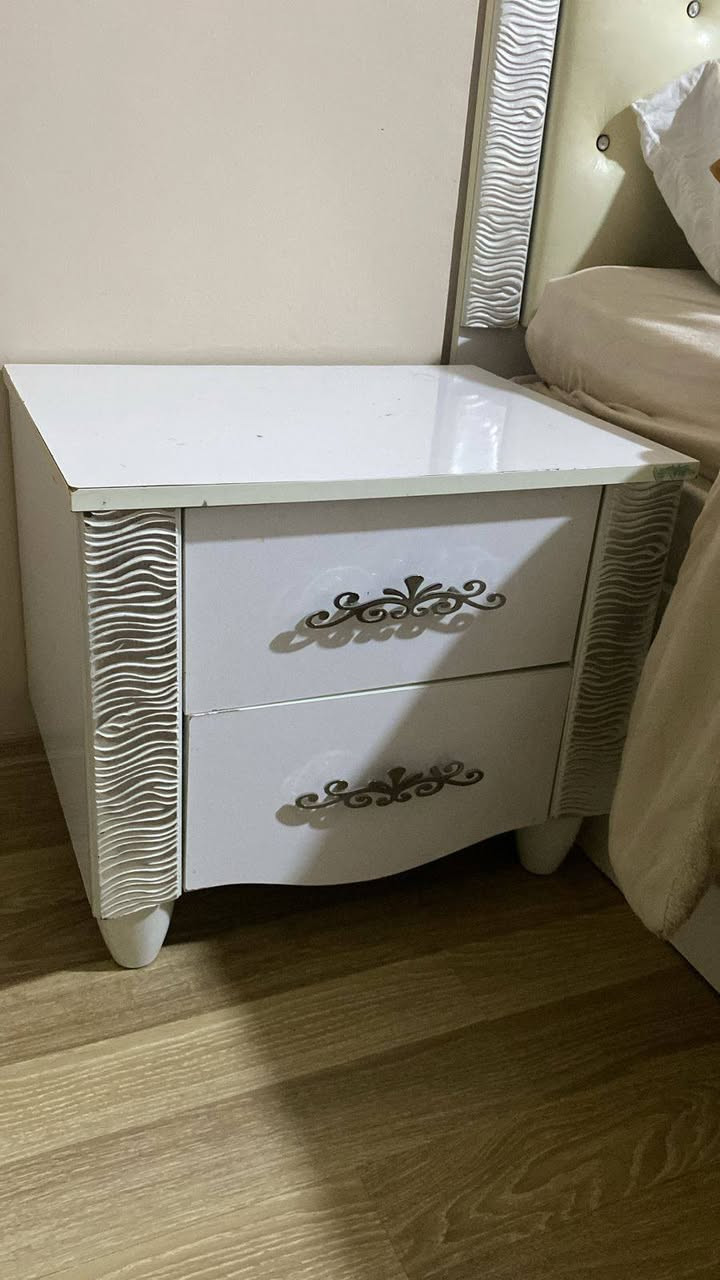 للبيع غرفة نوم ٥ قطع ب٢٨٠ الف للتواصل ***********
