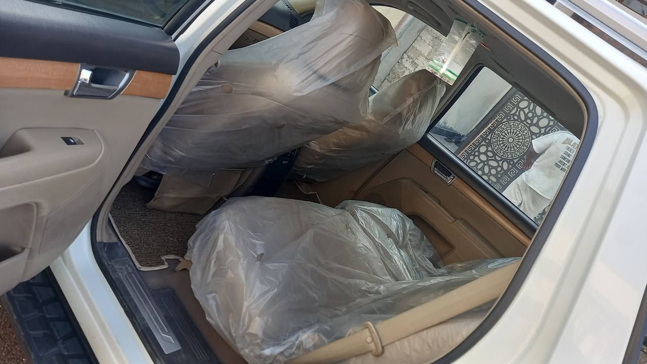 السلام عليكم كيه مهافي موديل ٢٠١٢ خليجي فول موصفات رقم بغداد جديد بسمي السياره جاهزه من كل شي كير ومحرك وتبريد وحاديه تخم تاير جديد داخل جديد ماشيه ١٨٢ بيه باب صبغ بدون ضربه ومكانين بارد السعر ١٣٢ مكاني بغداد حي التراث ***********
