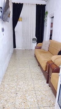 بيت للبيع المشتل قرب المركز التمويني المساحه 150 متر يحتوي على غرفه وس...