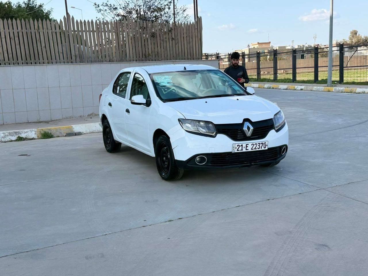 سعرها 63ورقه رينوسنبل 2016بيها 3قطع بدون داخل شرط مكينه وكيربطاقه بانزين بيها مكانها كركوك سنويه لل30شرط التحويل والوكاله ***********
