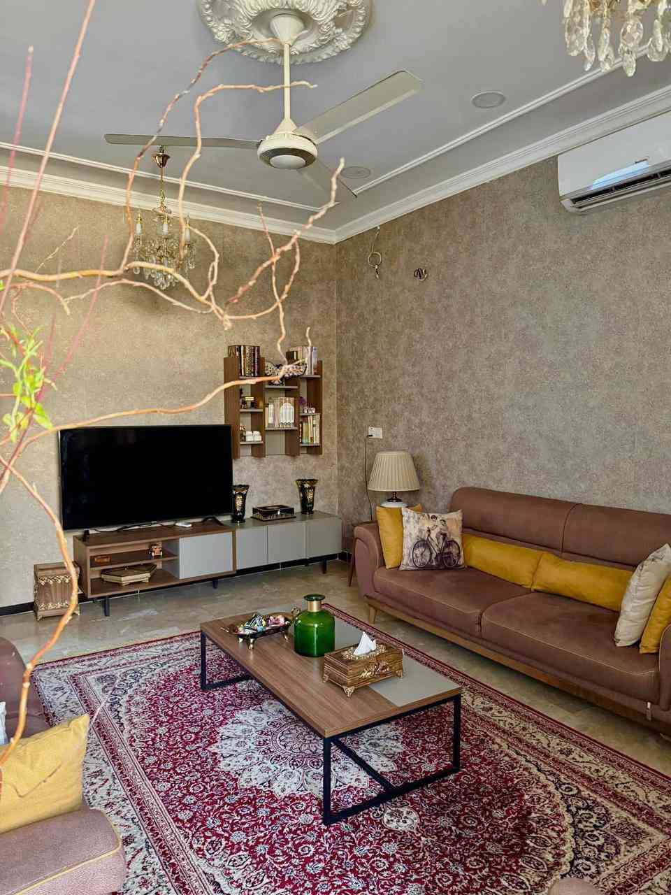 دار للبيع
العنوان | حي الجهاد ،  ديوان الضباط

المساحة | ١٣٠ م

الطابق الاول بي مدخلين ( صالة ، مطبخ +كاونتر تركي ايضاً ، هول داخلي ، غرفة نوم ، منورين ، حمام غربي ، حمام شرقي )

الطابق الثاني بي ٣ غرف وحمام، وحدة منهن ماستر (حمام + بالكونة )

البيت بي كراج يكفي سيارة

البيت بناء 2021

الواجهه 5.30

نزال 25

البيت طابو صرف ماكو عليه اي قروض او ديون او ورثة وخارطته حلوة ونفه

المنطقة هادئة وشوارعها مبلطة وبيها كل الخدمات والبيت قريب على الشارع العام

وهاي صور لبعض الغرف بالبوست

للاتصال على الرقم  : ***********
