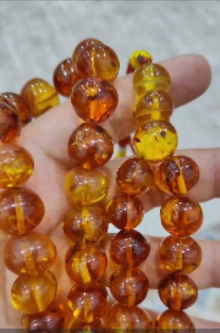 السلام عليكم.. وكل عام وانتم بخير
 ملاحظة..  مكلف بالنشر.. كهرب روسي حشري معوج قديم انتيك وزن 120 غرام 61 خرزة الشاهد 3 قطع نظافة فووول سعر الغرام 6 الاف دينار عراقي اي استفسار الاتصال *********** البصرة
