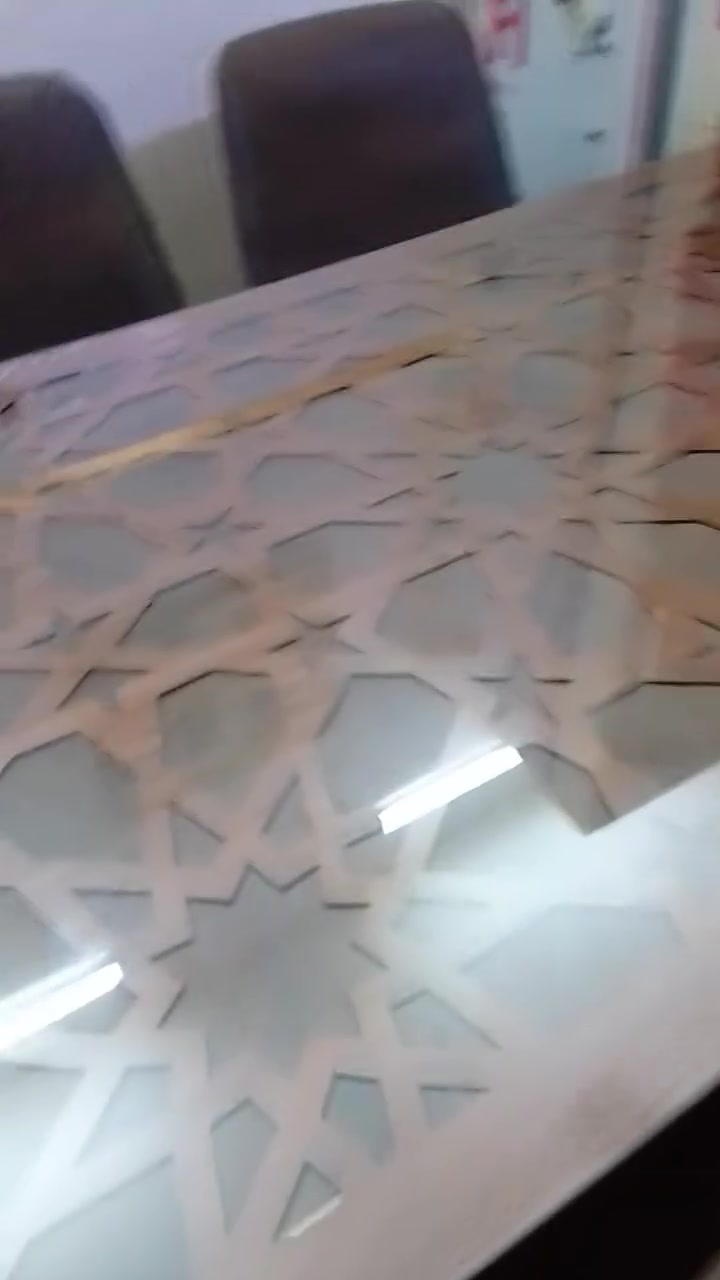 ميز طعام 6كراسي للبيع ب70وبي مجال حي الجامعة فرع زنود الست الحمداني ***********
