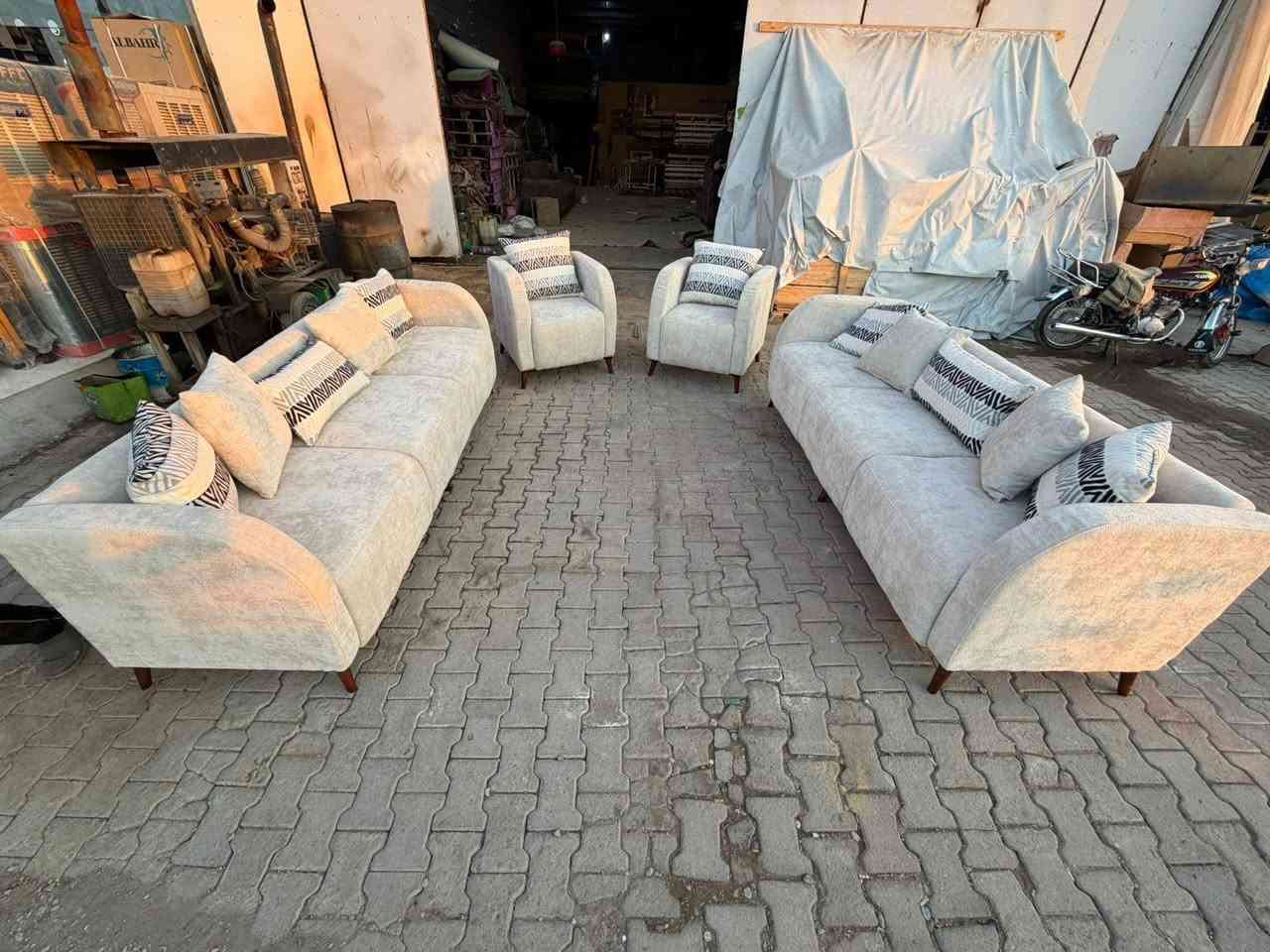 ‏بسم الله وعلى بركة الله 
 طلب احد الزبائن تخم 10نفرات  🤗

يقدم لكم معمل قنفات جود🥰
 🥰  كل ما هو جديد ومميز من انواع الموديلات التركيه🇹🇳 والعراقيه🙋‍♂️ عمل القياسات الخاصه والموديلات وحسب  طلب الزبون 🙋‍♂️🌷😍
اجود انواع الاقمشه 🙋‍♂️
خشب روسي 🇷🇺
اسفنج عراقي ضمان 🙋‍♂️
مع العمل على صيانة وتجديد القنفات القديمه 
اسعار منافسه وجيد 🤗
تفاصيل اكثر مراسلة الصفحه او التصال على الارقام التاليه 
*********** //***********. (أبو جود) 🙋‍♂️⚘⚘
الشارع العام  مقابل بانزين خانه الحكوميه مجاور المحكمه
