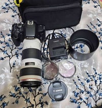 كامرا كانون 750D مع عدسه 70 200  كع كامل ملقات فلاتر عدد ٢ مع قيق العد...