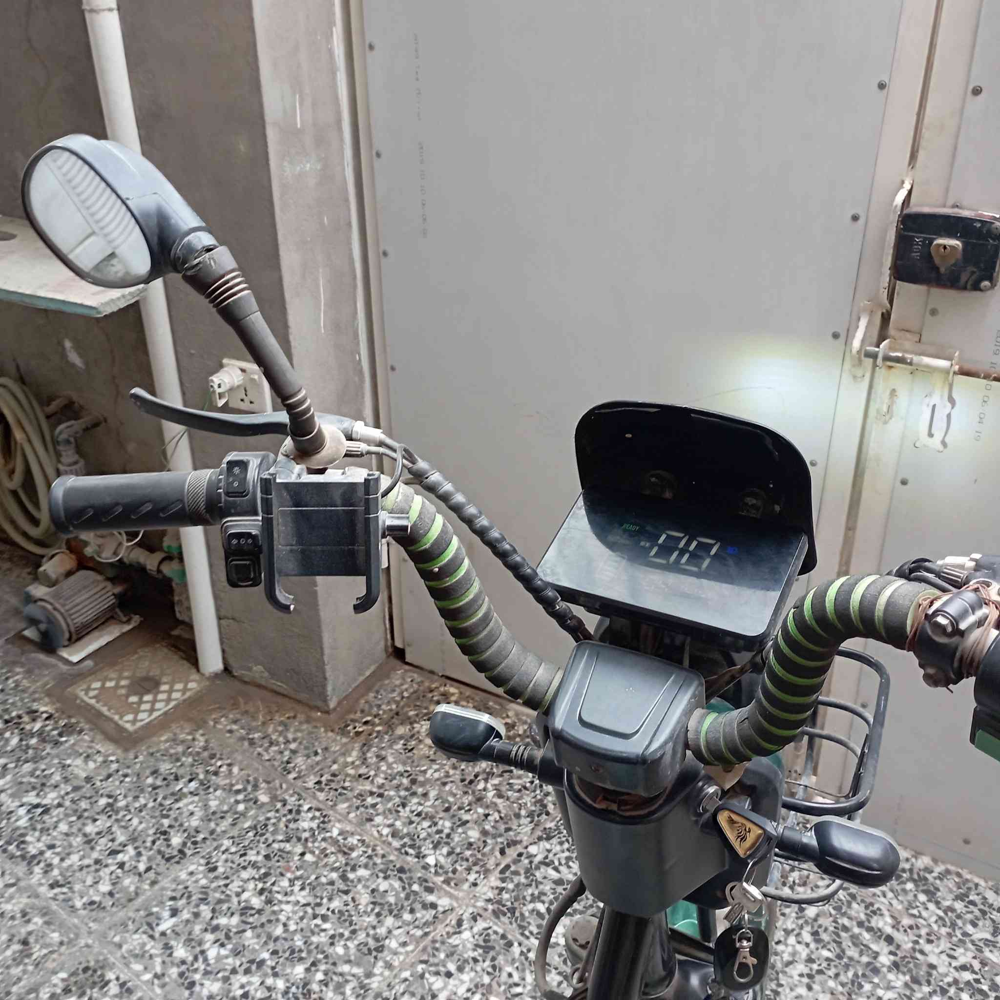 السلام عليكم دراجه شحن للبيع نظيفه
نوعها HLM
موديل 2024
4 بطاريات 
سعرها 350 وبيها مجال 
عنواني بابل حي الكرامه 
للاستفسار طب خاص
او يتصل على ***********
