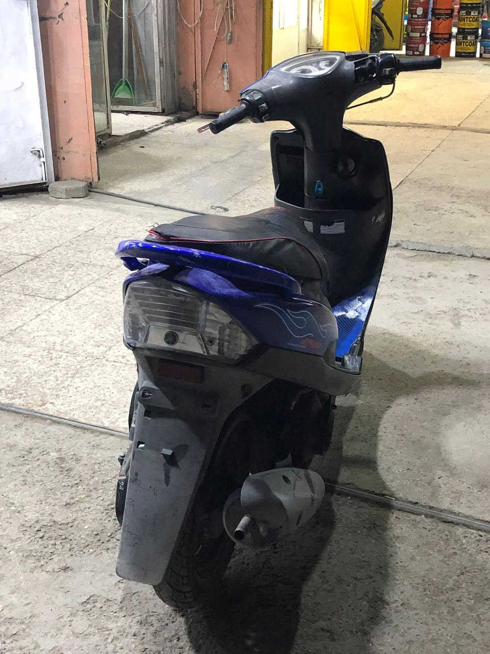 السلام عليكم 
ماكس عدلة للبيع 
دراجة نضيفة بلادة مكينة بلادية مامفتوحة
وبيه دبل RGS و يدات 
سعر 850 وبية مجال 
مكاني بغداد الزعفرانية 
***********
