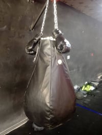 جيس ملاكمه اللبيع مع كفوف ملاكمه السعر خاص 07718507180
