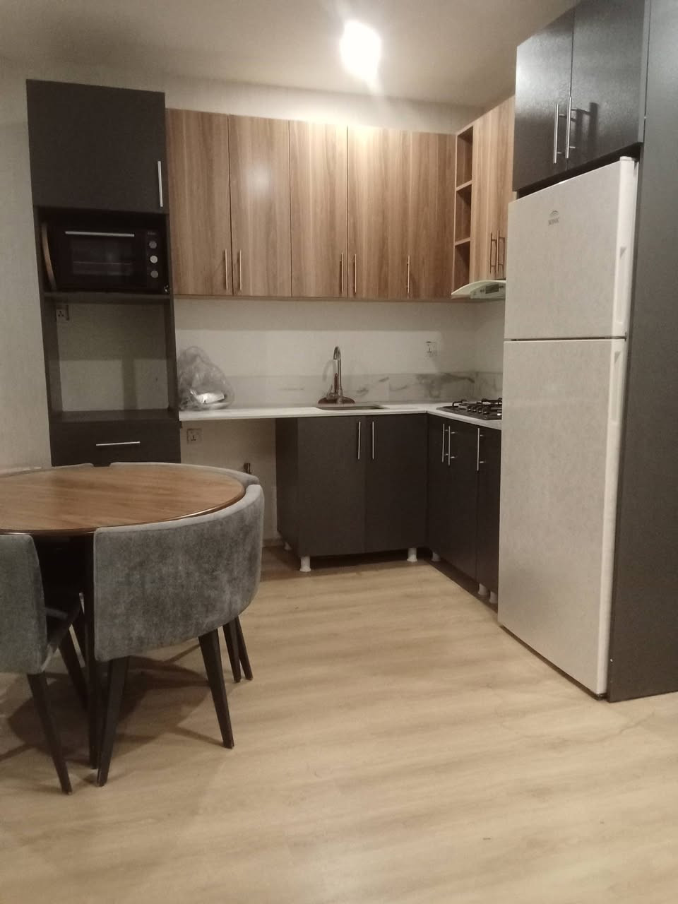 شقه للايجار منطقه ذهبيه
مجمع وايت تاور 
غرفه صاله مؤسس 
سعر 400$
الاستفسار على الواتساب 
***********
