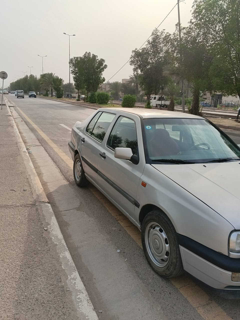 فنتو موديل 1993
محرك 2000
كير اوتماتيك 
مكفولات
السعر 40 ورقة
مكانها الدورة 
***********
