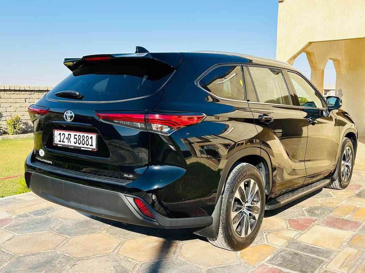 هايلندر موديل 2022  XLE 
السياره فول 
ماشيه 35
محرك 6 سلندر 
رقم مميز 
بصمه فتحه 
كشن جلد VlP
ضرر جاملغ وبونيد 
بدون دواخل 
الارباكات راجعه سستم 
رادارات اماميه وخلفيه 
#يرهم_مراوس_حسب_القناعه

*********** الشريقات, صلاح الدين
