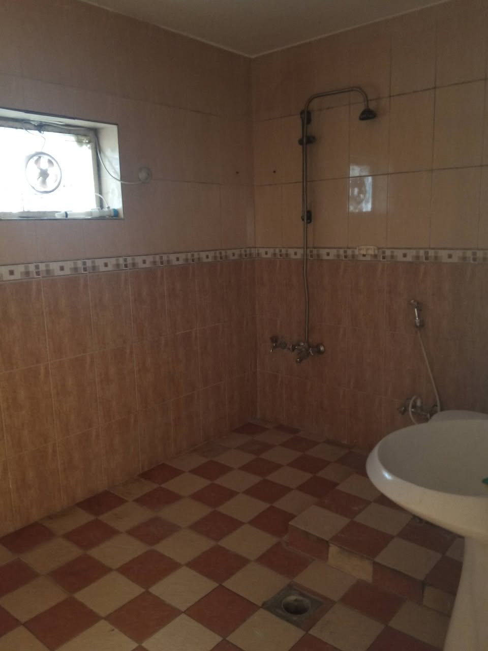 السلام عليكم مكلف بالنشر
🏡 للبيع بيت طابو صرف سكني في الزعفرانية – شارع المعهد (ظهر لحوم طارق)

📐 المساحة: 160 متر

🔹 يتكون من:

- استقبال
- غرفة نوم
- هول
- مطبخ
- صحيات
- الطابق العلوي: غرفتان وصحيات

✅ البيت جاهز للسكن
✅ صبغ جديد
✅ كهربائيات جاهزة
✅ مجاري وصحيات بحالة جيدة
✅ البيت بحالة جيدة جداً ولا يحتاج إلى أعمال إضافية

💰 السعر: 300 مليون دينار عراقي
🤝 ويوجد مجال للتفاوض للجادين إن شاء الله.

للاستفسار والتواصل على الخاص أو الاتصال 
***********
