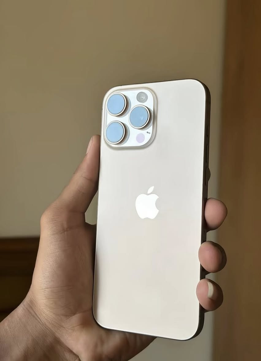 بعد السلام 
ايفون 16 برو ماكس 
نضافه 100% 
بطاريه 100
في حاله الضمان 
الاستفسار ***********
