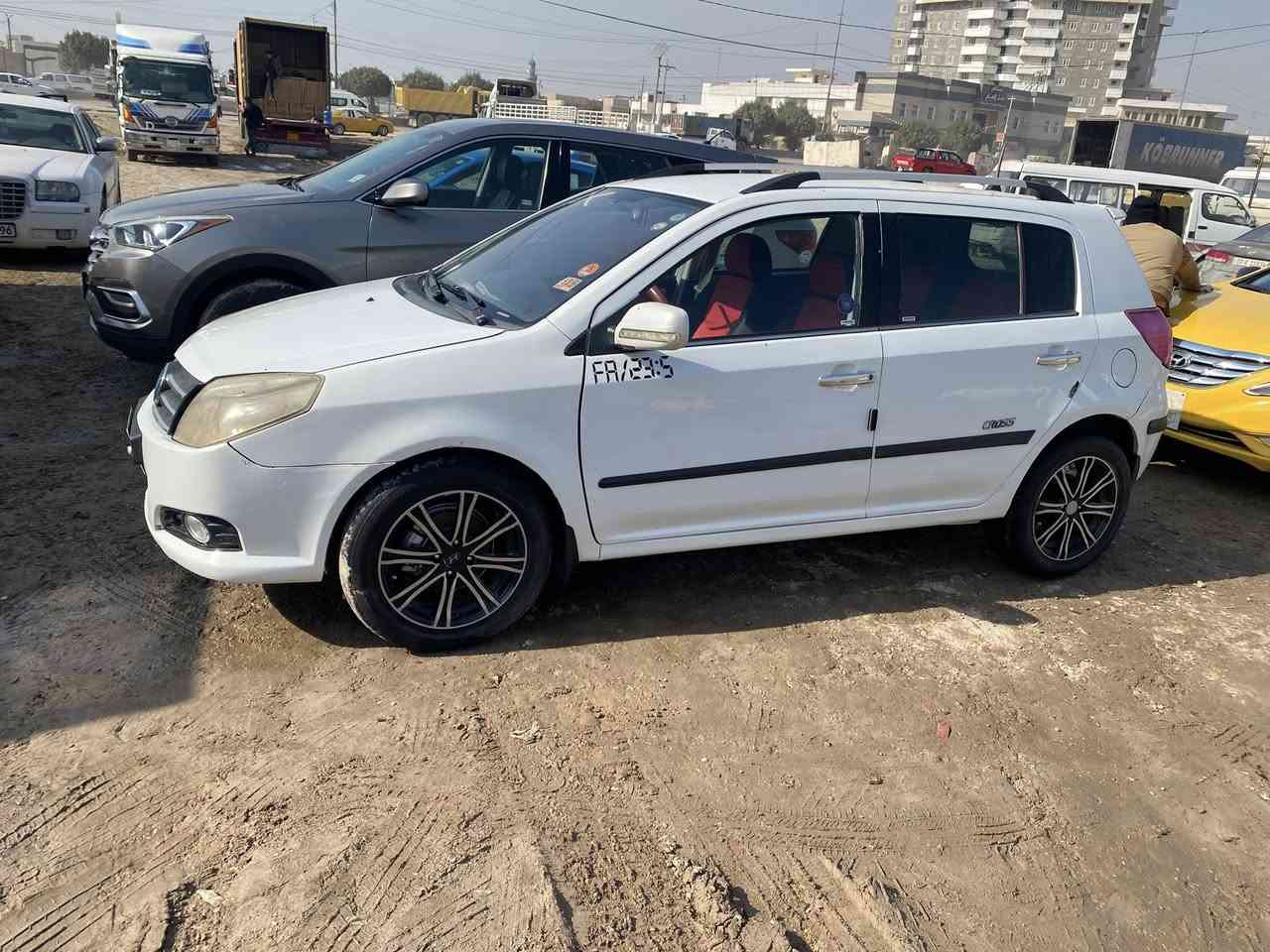 ام كي كروز 2012 
مكفوله كير ومكينة . ملكطة خياسات فقط 
سياره باسمي هزة جديدة سنوية ل 28 
مابيها نقص  السياره 
حدادية جديدة 
40 $ وبيها مجال . الحلة 
***********
